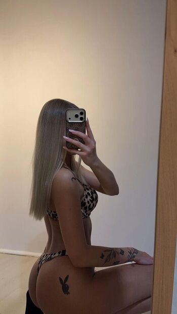 Full leaked Vvikaraa private onlyfans photo