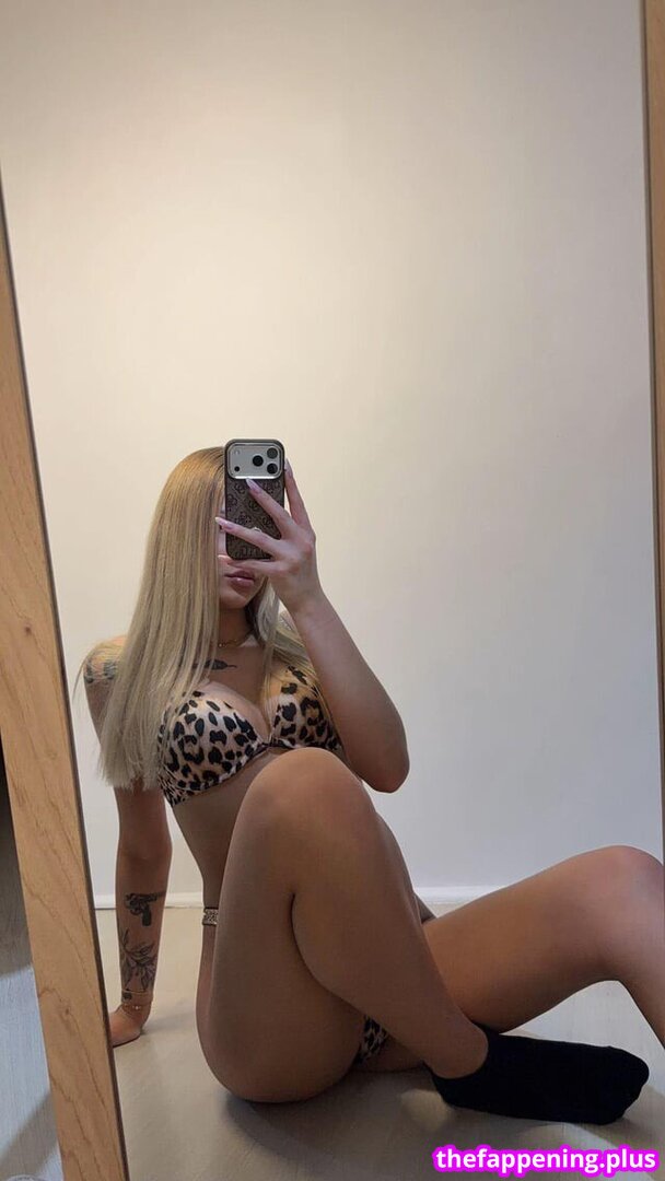 Vvikaraa / vikaraa_by_km Foto OnlyFans Desnuda #52
