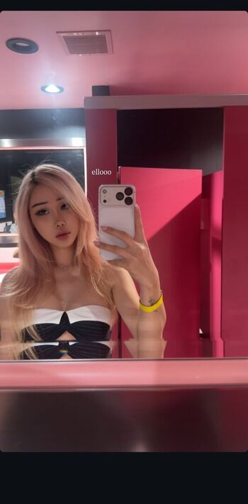 Full leaked Waifuo private onlyfans photo