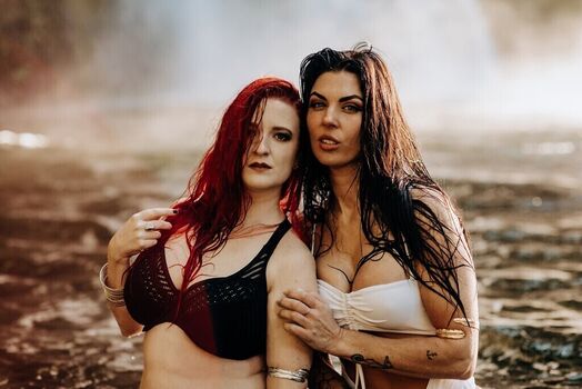 WatchGirlsPlay