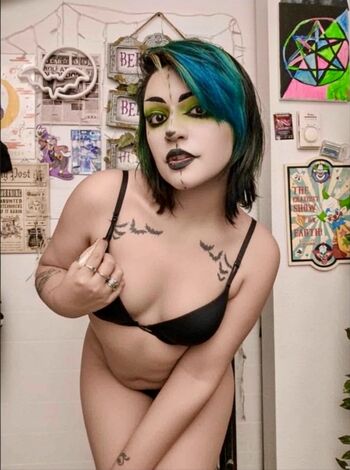 WatchGirlsPlay