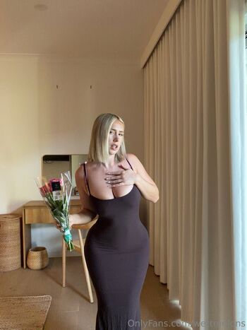 Full leaked Wettmelons private onlyfans photo