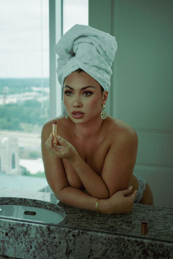 Full leaked Sky larr/ private onlyfans photo