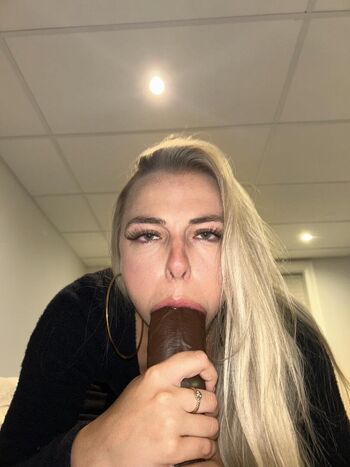 Full leaked Itzabb / private onlyfans photo