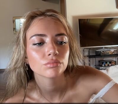 Full leaked Fatima kate bisan/ private onlyfans photo