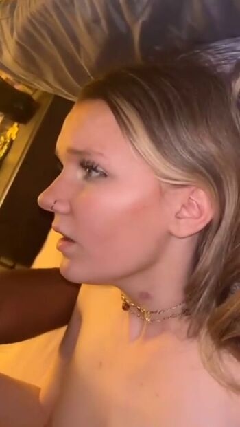 Full leaked Ashley wagoner/ private onlyfans photo