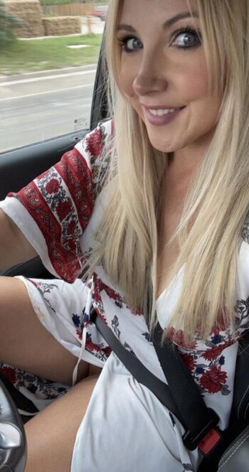 Full leaked Issey carts/ private onlyfans photo