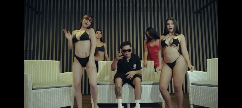 Full leaked Honeymylk/ private onlyfans photo