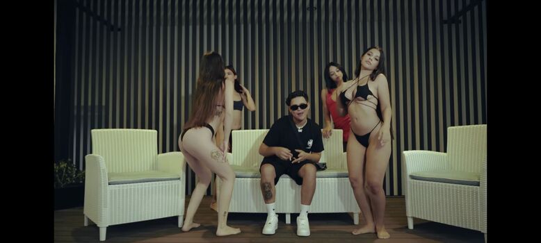 Full leaked Ember snow/ private onlyfans photo