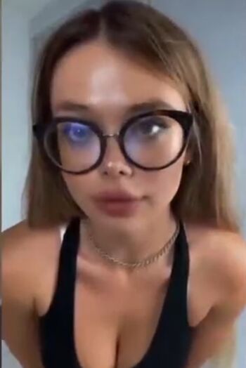 Full leaked Nerdy dancing/ private onlyfans photo