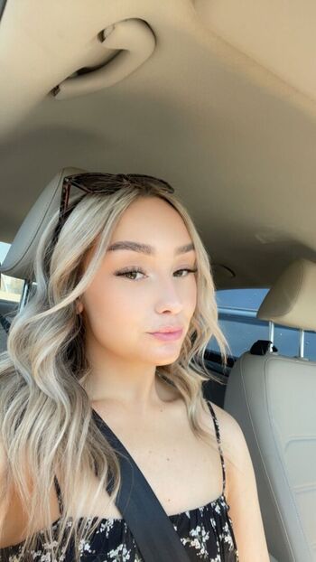 Full leaked Sofie reyez/ private onlyfans photo