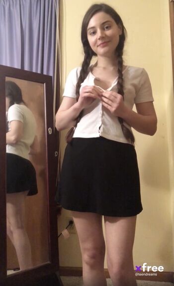 Full leaked Pinky promise/ private onlyfans photo