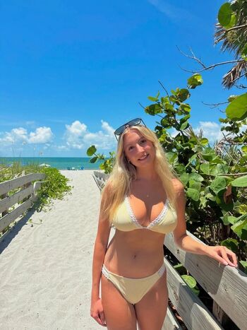 Full leaked Who is this / private onlyfans photo