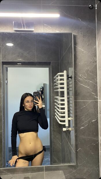 Full leaked Aracne/ private onlyfans photo