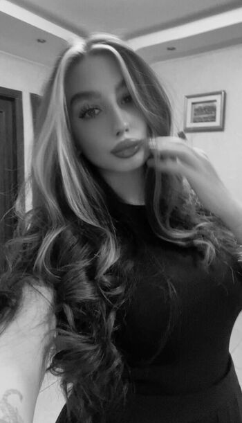 Full leaked Lizzie le strange / private onlyfans photo