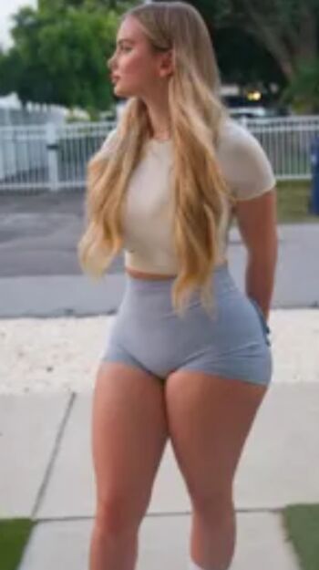 Full leaked Emily bellexx/ private onlyfans photo