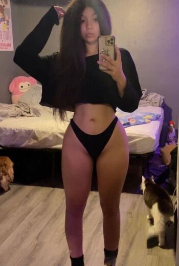 Full leaked Emiru / private onlyfans photo