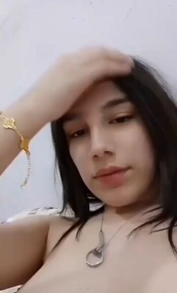Full leaked Avery mia/ private onlyfans photo