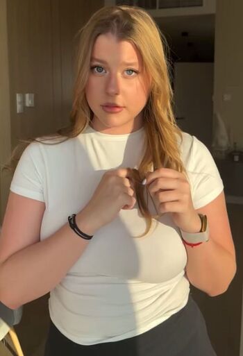 Full leaked Emberly adams/ private onlyfans photo