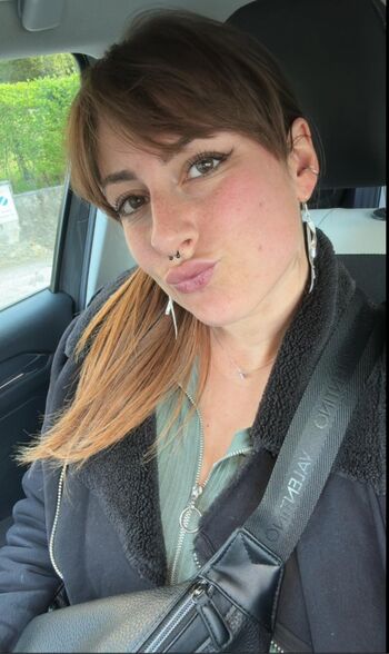 Full leaked Maika monroe/ private onlyfans photo