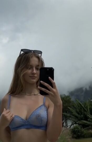 Full leaked Kiwiimoon/ private onlyfans photo