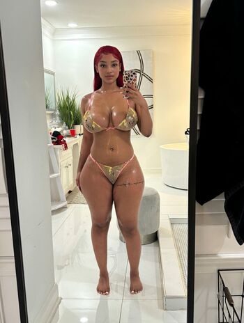 Full leaked Milfy/ private onlyfans photo