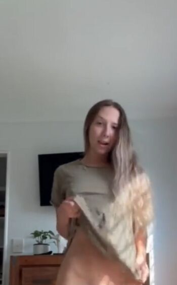 Full leaked Lia loves/ private onlyfans photo