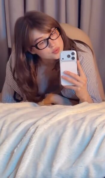 Full leaked Roxybloom/ private onlyfans photo