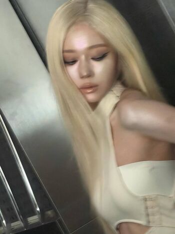 Full leaked Winter aespa page private onlyfans photo