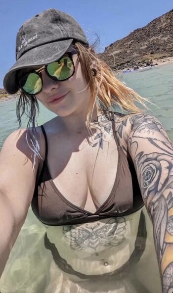 Full leaked Women in bikinis private onlyfans photo