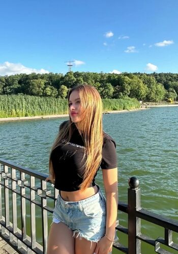 Full leaked Women wearing demin private onlyfans photo