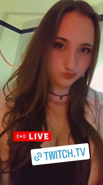 Full leaked Xxlaureliaxx private onlyfans photo