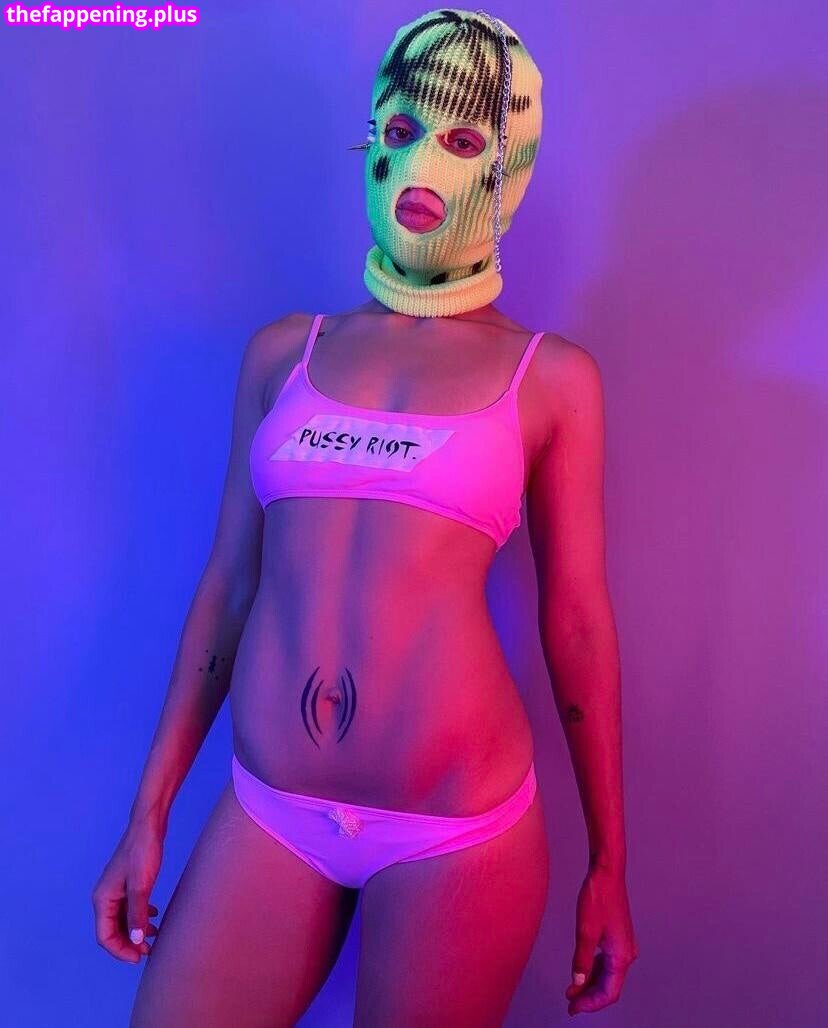 nadya tolokonnikova / nadyariot / pussyrrriot / xxpussyriotxx Nagie OnlyFans Zdjęcie #18