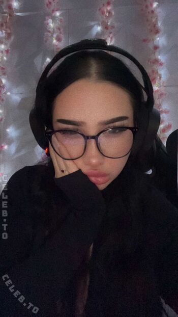 Full leaked Yasilisches page private onlyfans photo