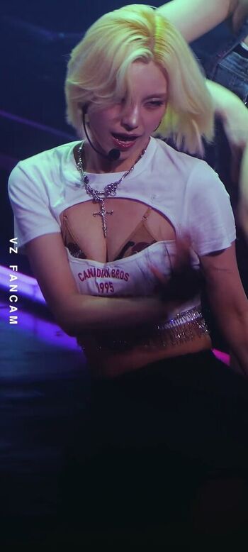 Yeji - ITZY (예지, Hwang Ye-ji)