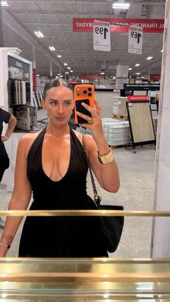 Full leaked Yesjulz private onlyfans photo