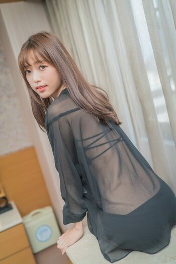 Full leaked Yiyi page private onlyfans photo
