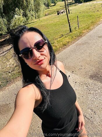 yournaughtypleasure05