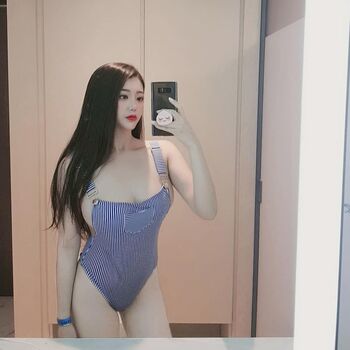 Full leaked Yuniyuning page private onlyfans photo