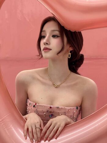 Full leaked Yuqi page private onlyfans photo