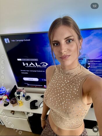 Full leaked Yve gaming page private onlyfans photo