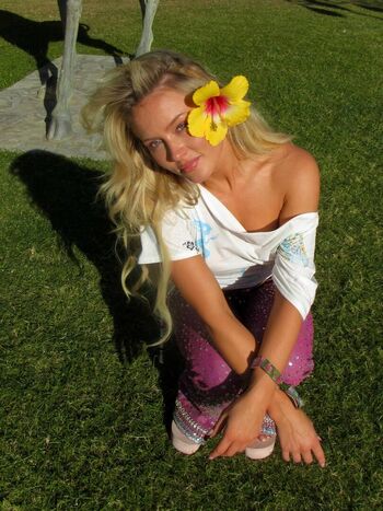 Full leaked Zara larsson  page private onlyfans photo