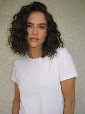 Full leaked Zoey deutch page private onlyfans photo
