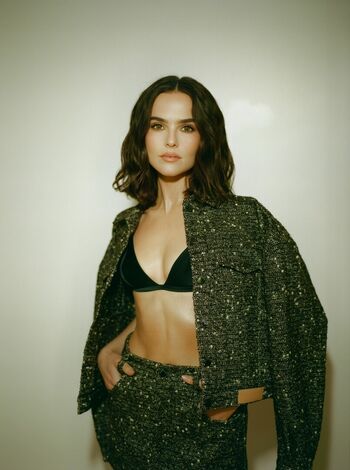 Full leaked Zoey deutch page private onlyfans photo
