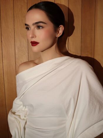 Full leaked Zoey deutch page private onlyfans photo