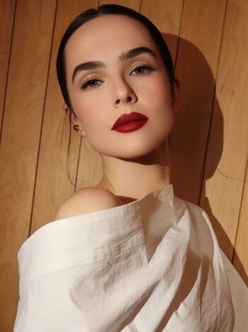 Full leaked Zoey deutch page private onlyfans photo