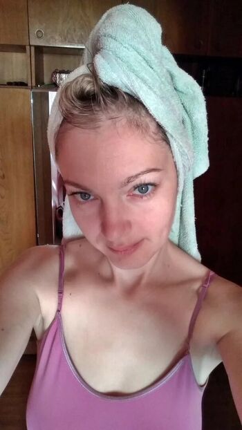 Full leaked Zoryana r page private onlyfans photo