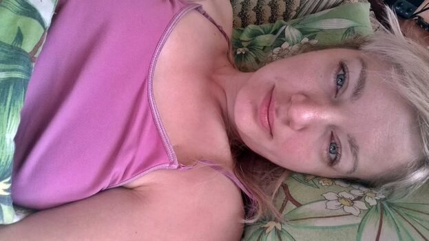 Full leaked Zoryana r page private onlyfans photo
